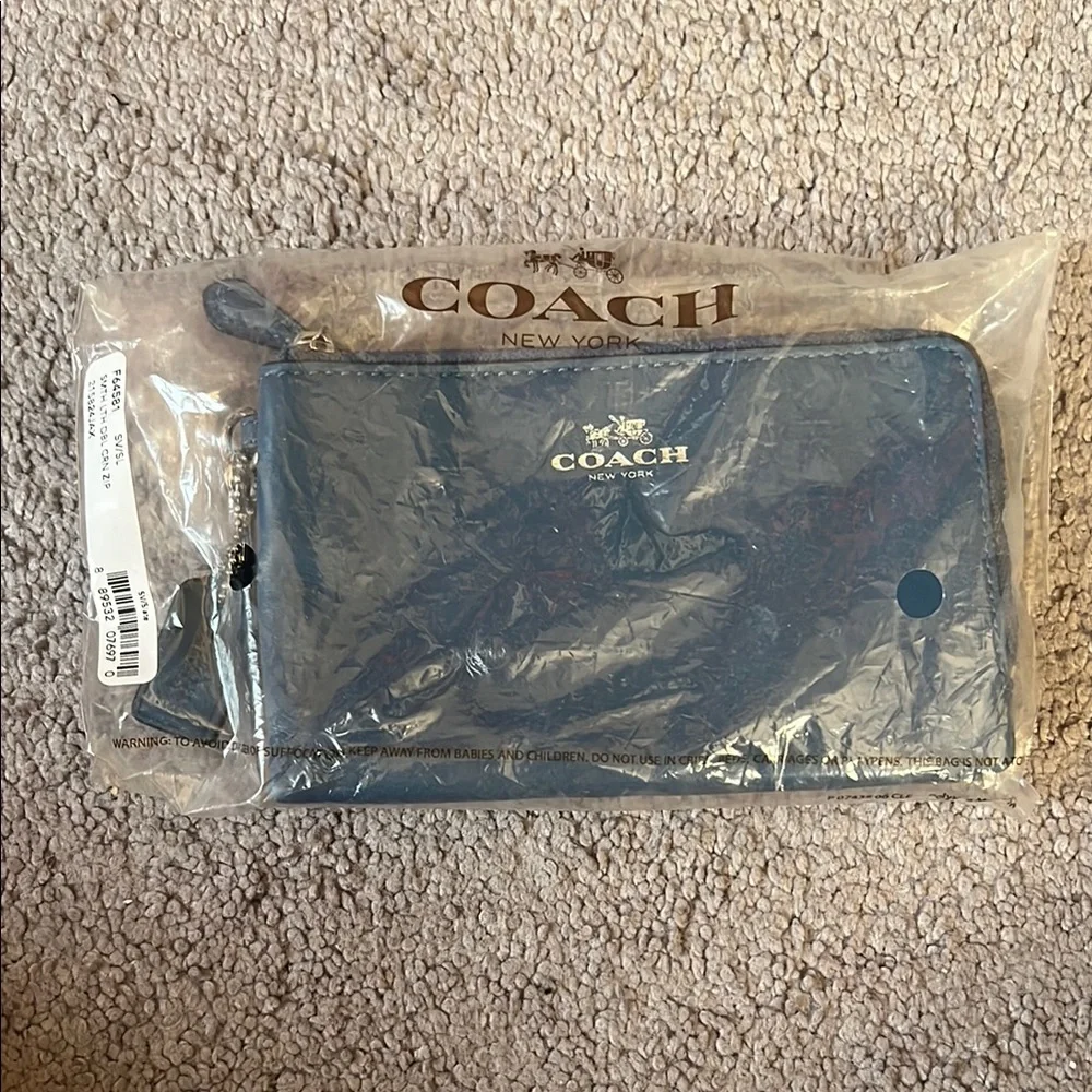 Coach Slate Leather Wristlet •EUC - Picture 6 of 6